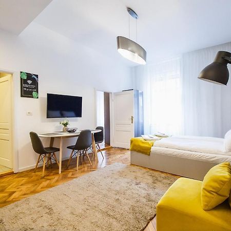 Eat It Cozy Downtown Apartments Oradea Ngoại thất bức ảnh
