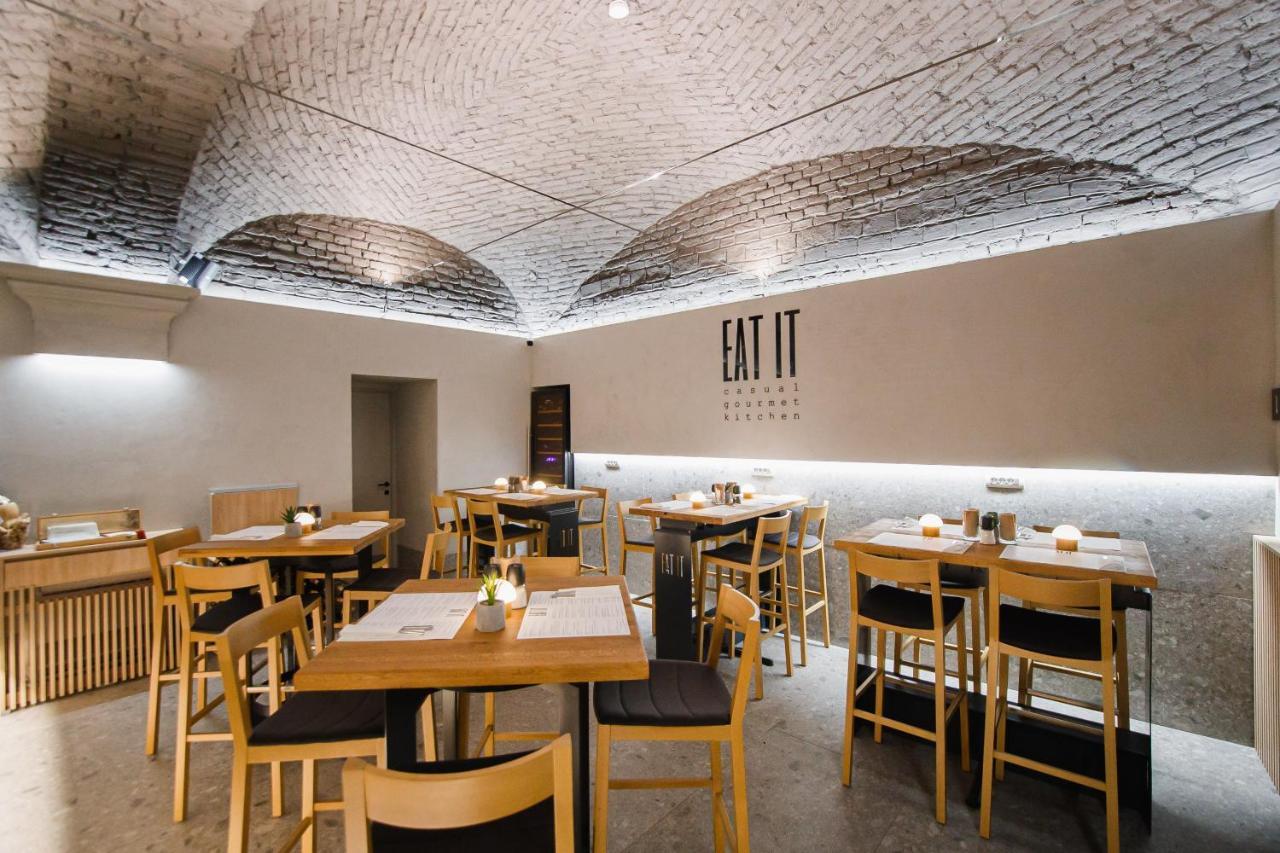 Eat It Cozy Downtown Apartments Oradea Ngoại thất bức ảnh